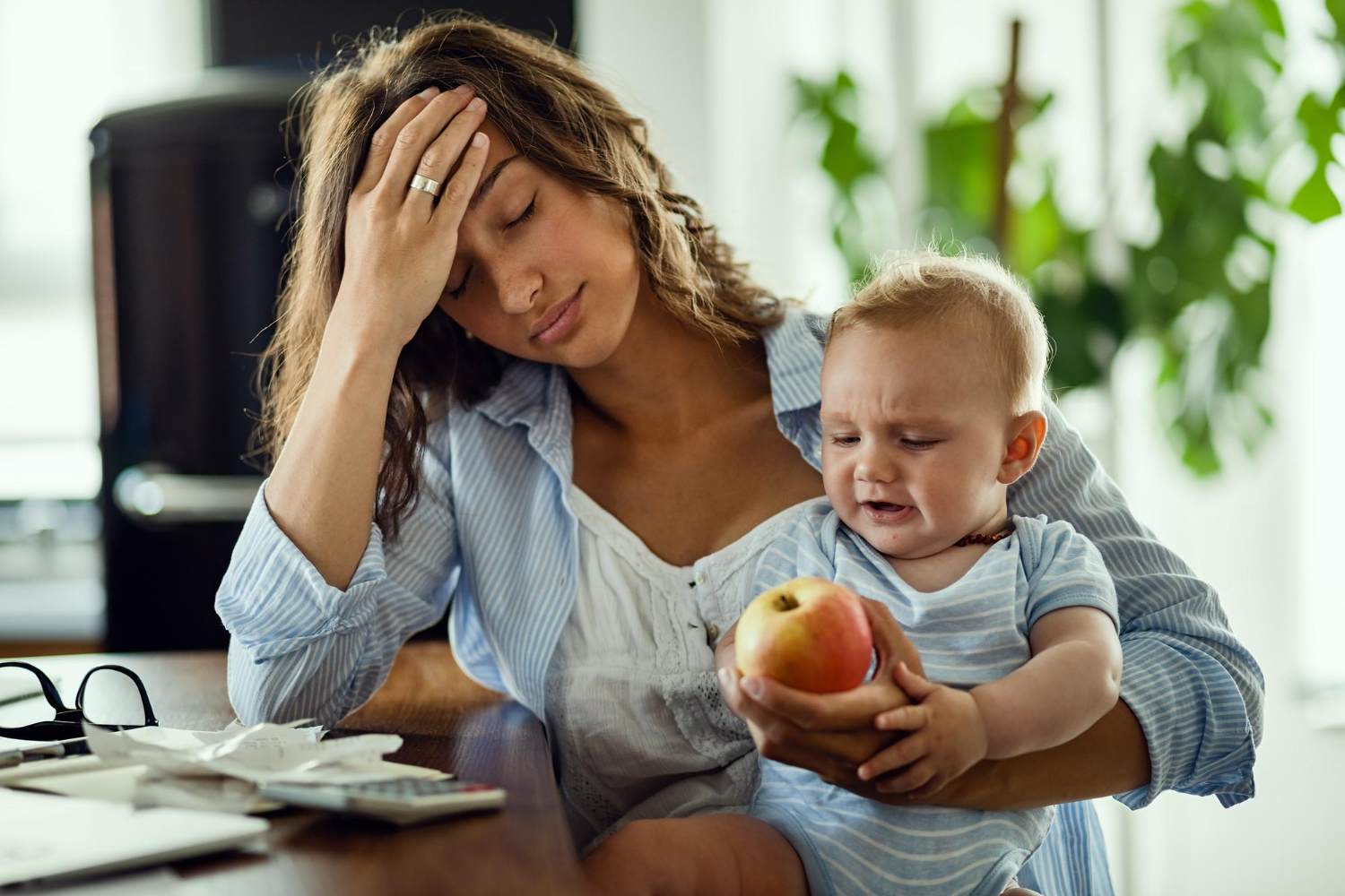https://www.emagrecermamaefit.com.br/uploads/Exausta_Como_Lidar_com_o_Cansaço_Crônico_na_Maternidade_Sem_Se_Sentir_Culpada-de5b1688.jpg